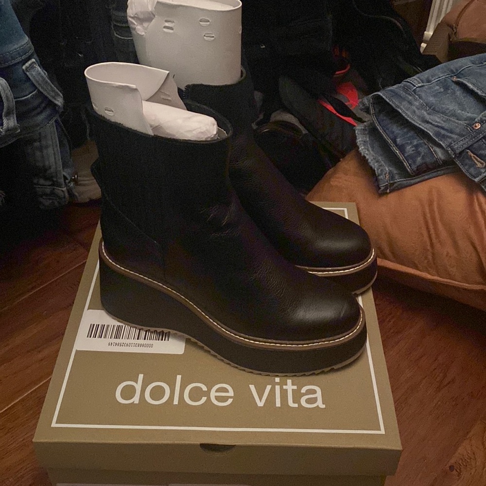 Brand new dolce vita black leather Hilde boots